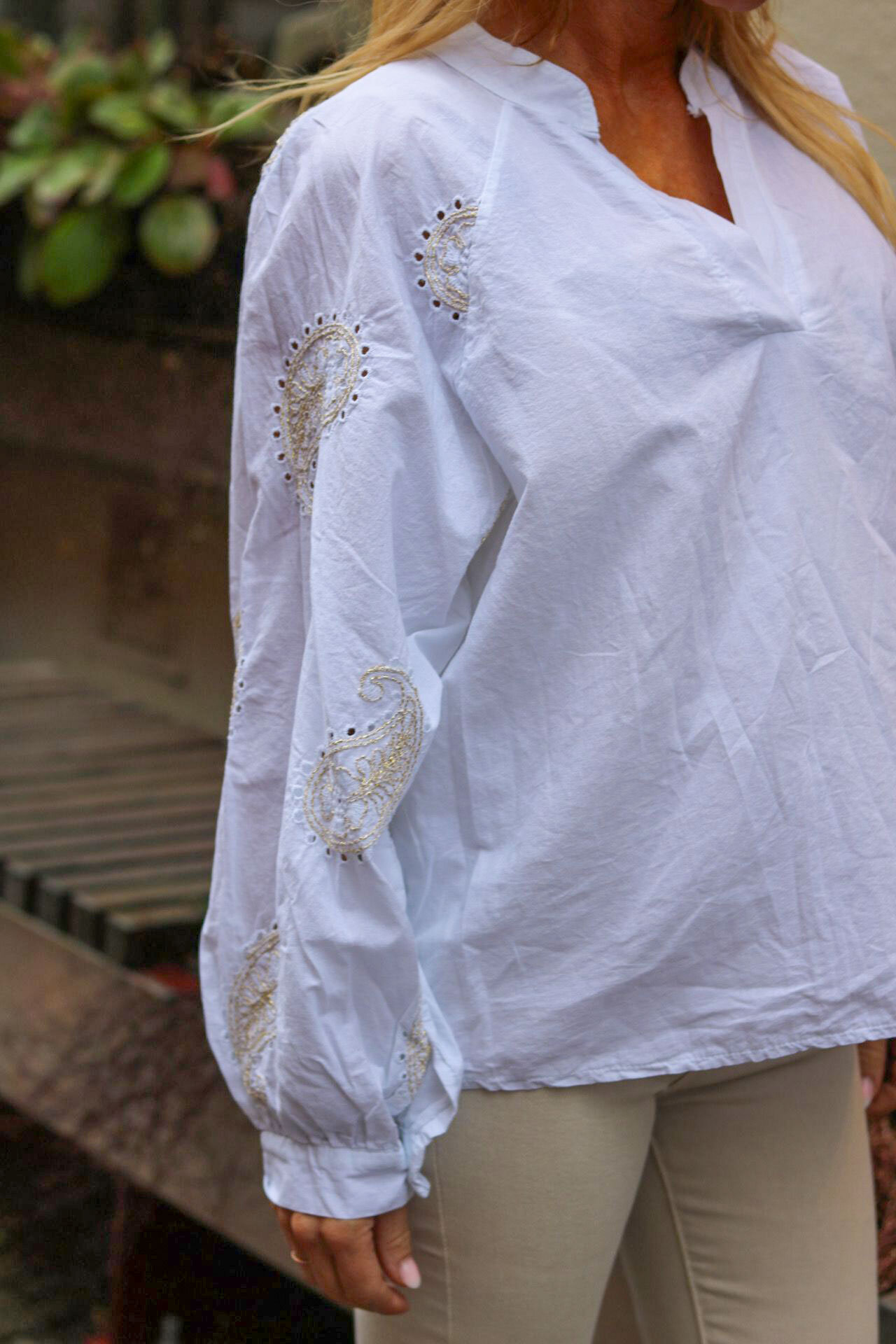 Elisabeth Cotton blouse - Gold embroidery - White