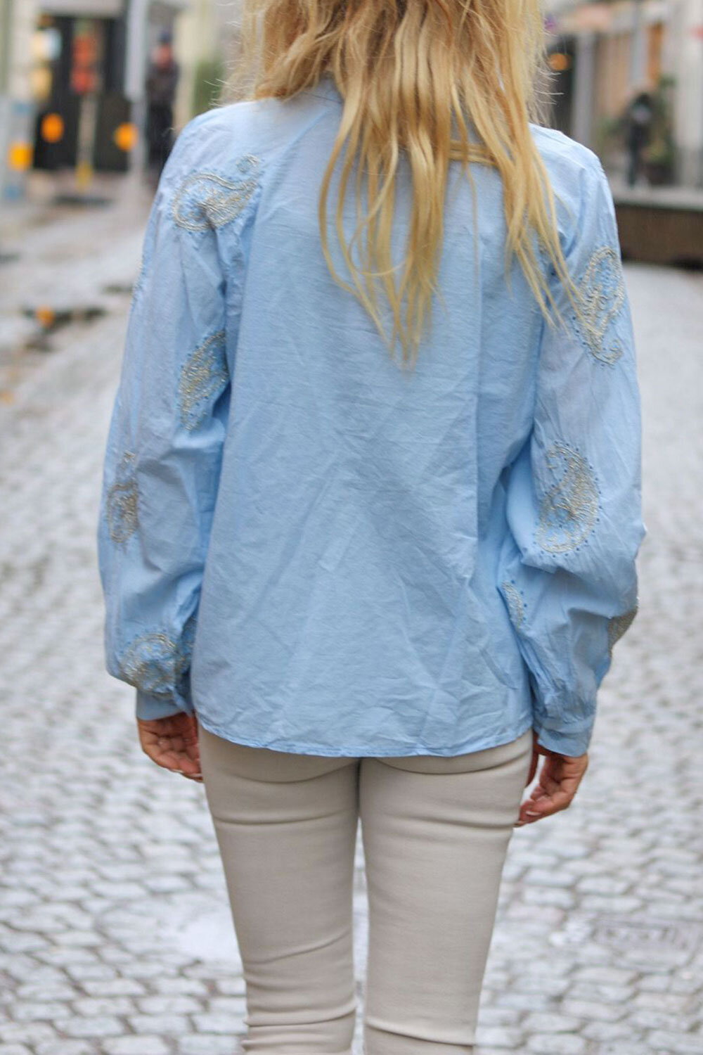 Elisabeth Cotton blouse - Gold embroidery - Light blue