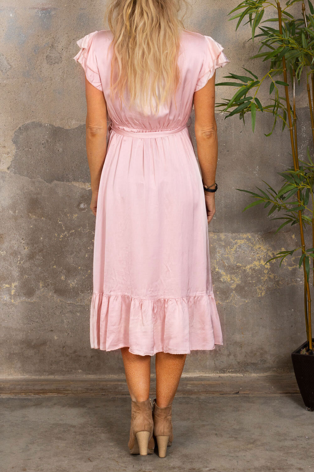 Faith - Dress with ruffles - Glossy fabric - Pink
