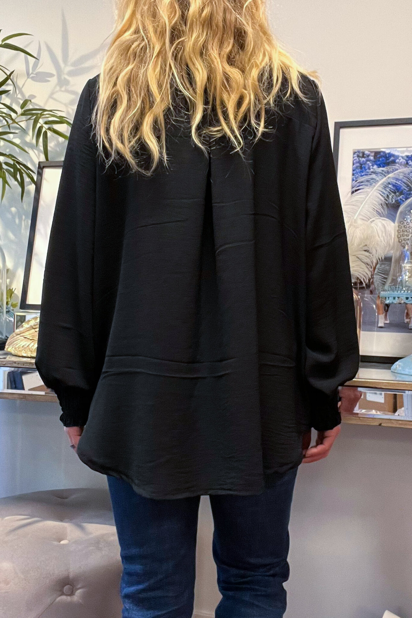 Fredrika Shirt - Elastic sleeves - Black
