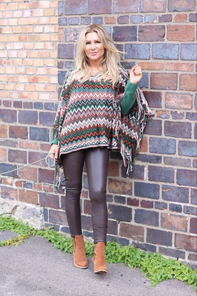 Knitted poncho - Zigzag - Forest green