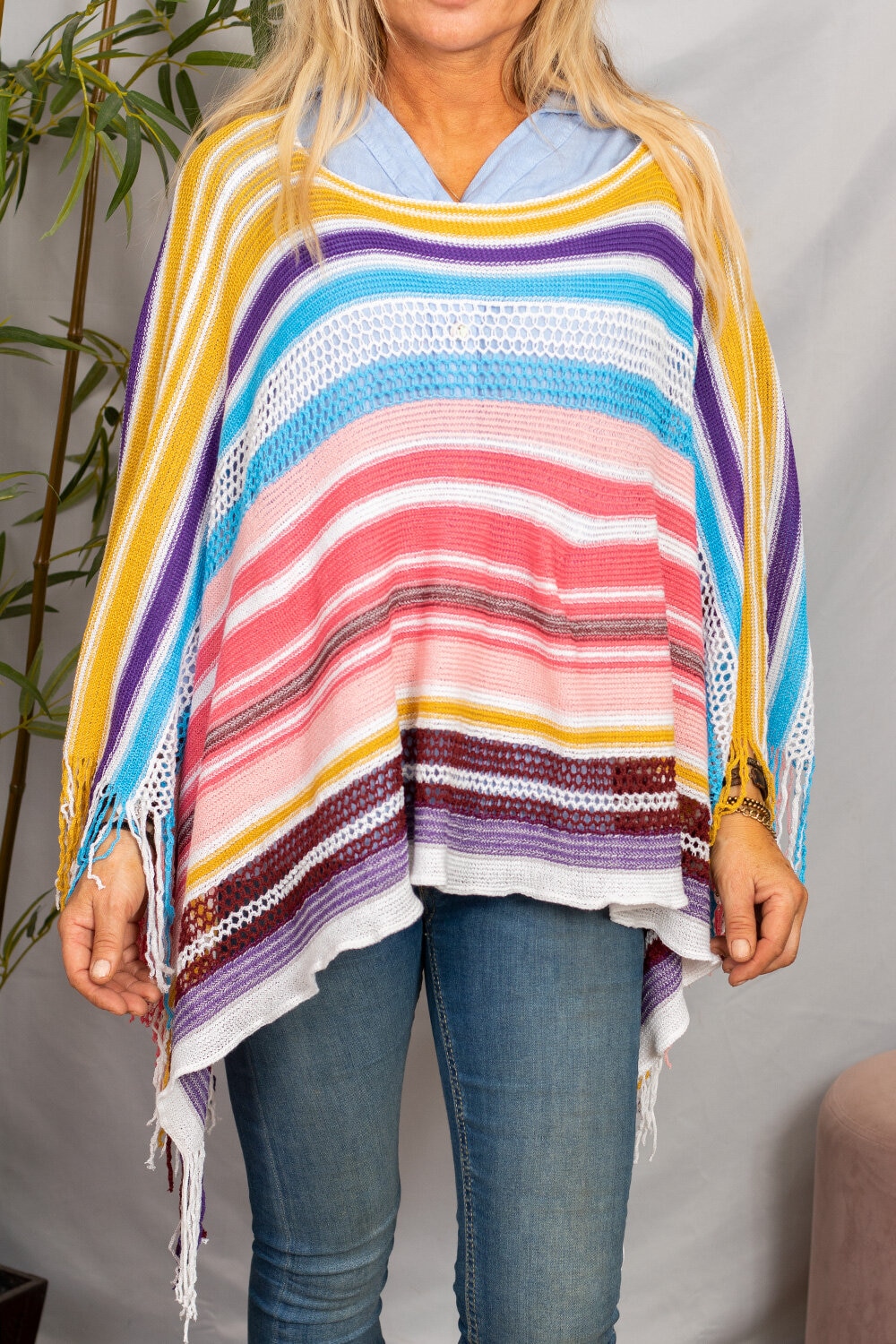 Knitted striped poncho - Rouge