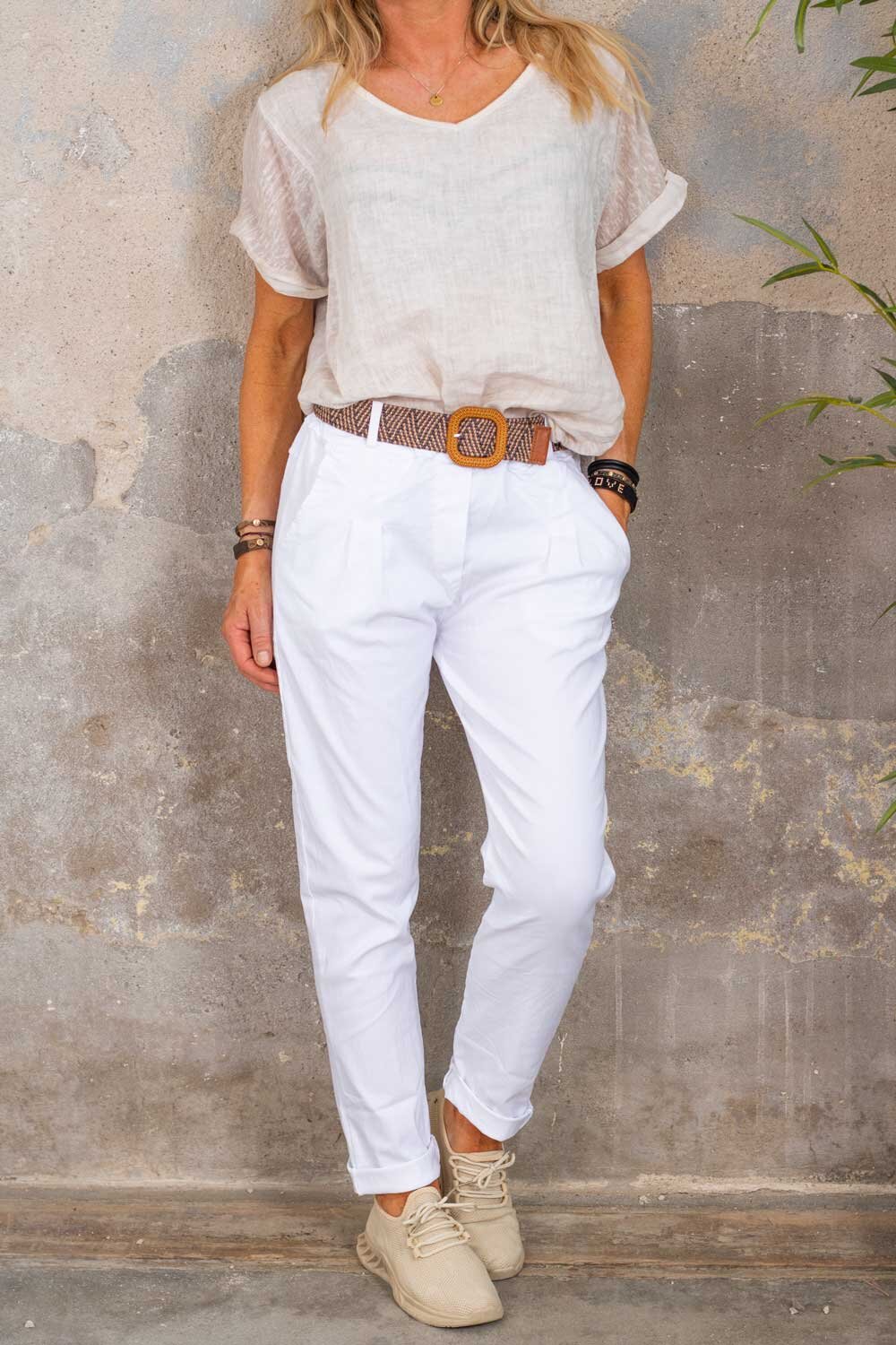 Stretch pants with belt - White