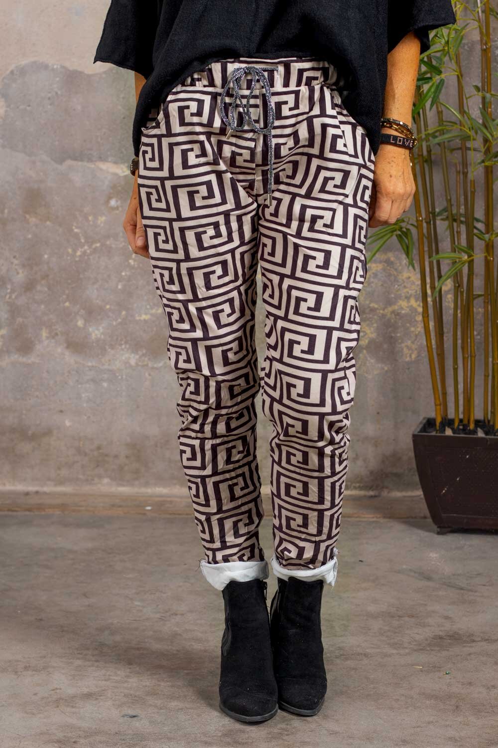 Stretchy trousers - Greek pattern - Beige/Black