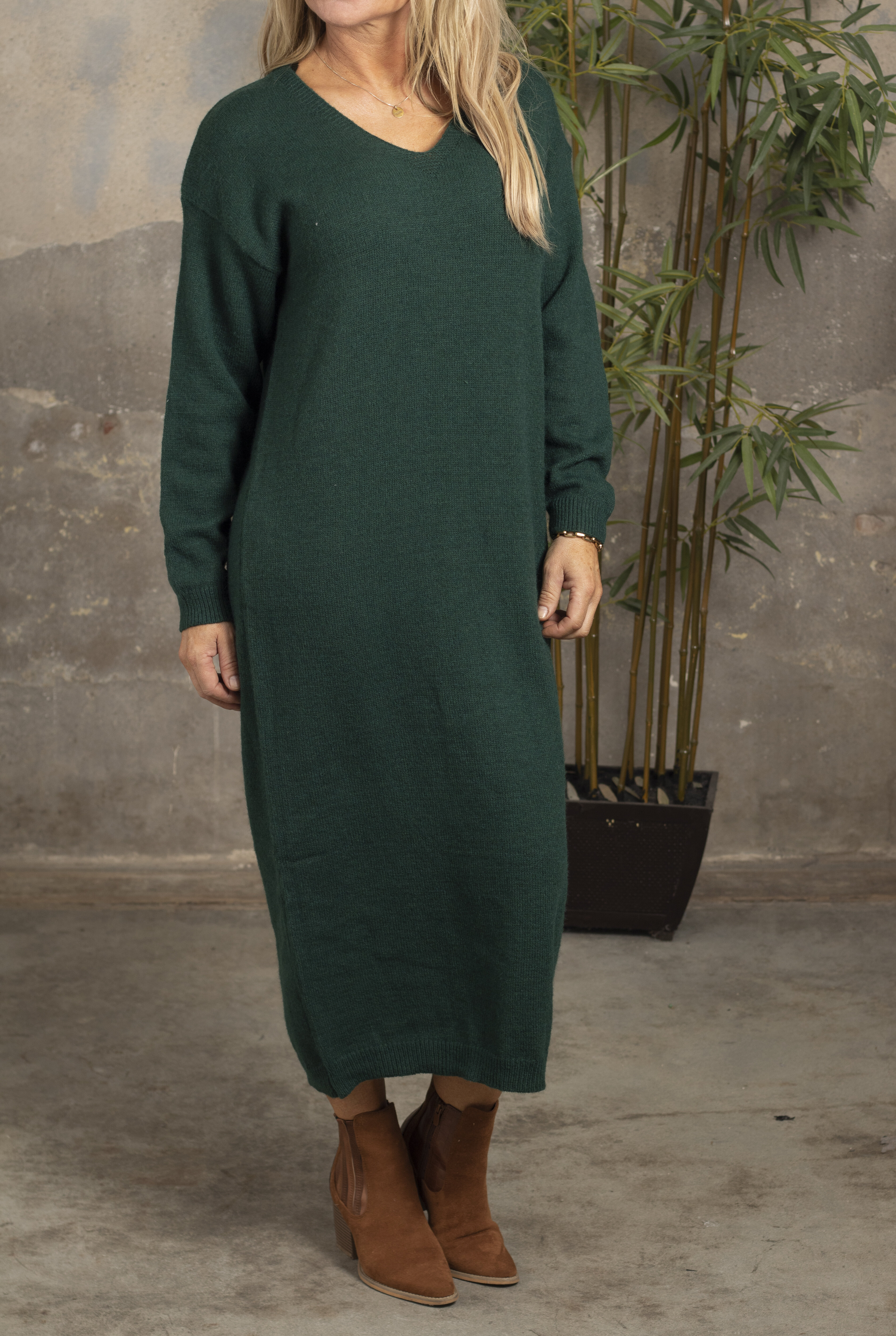 Tara - V-neck - knitted dress - Forest green