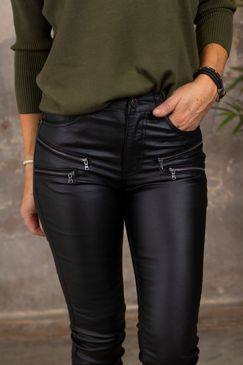 Waxed pants - Zippers - Black