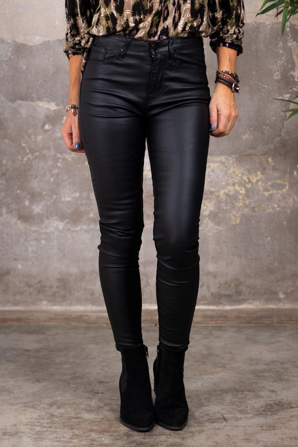 Waxed skinny pants E054 - Black